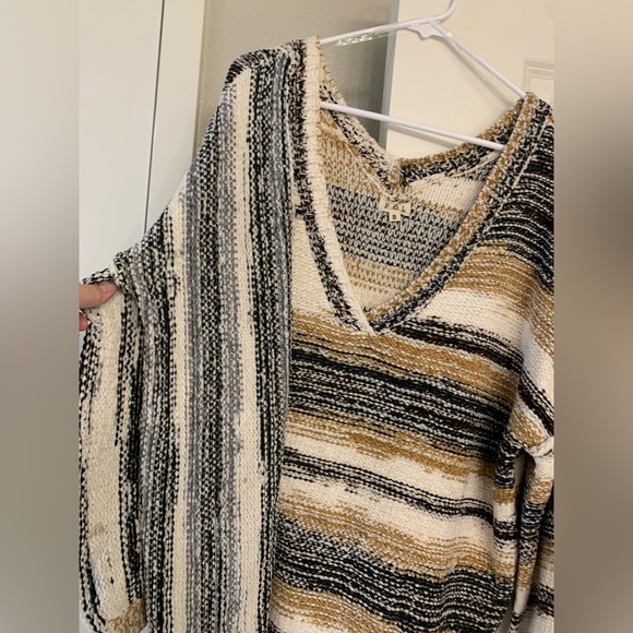 POL Abstract Stripe V-Neck Pullover Sweater NWOT 🌴 - Picture 3 of 11